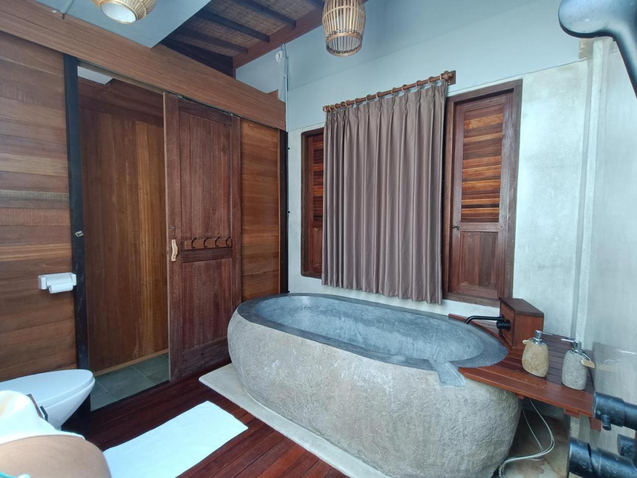 Putra'Lebah Amed Guest House Exterior foto